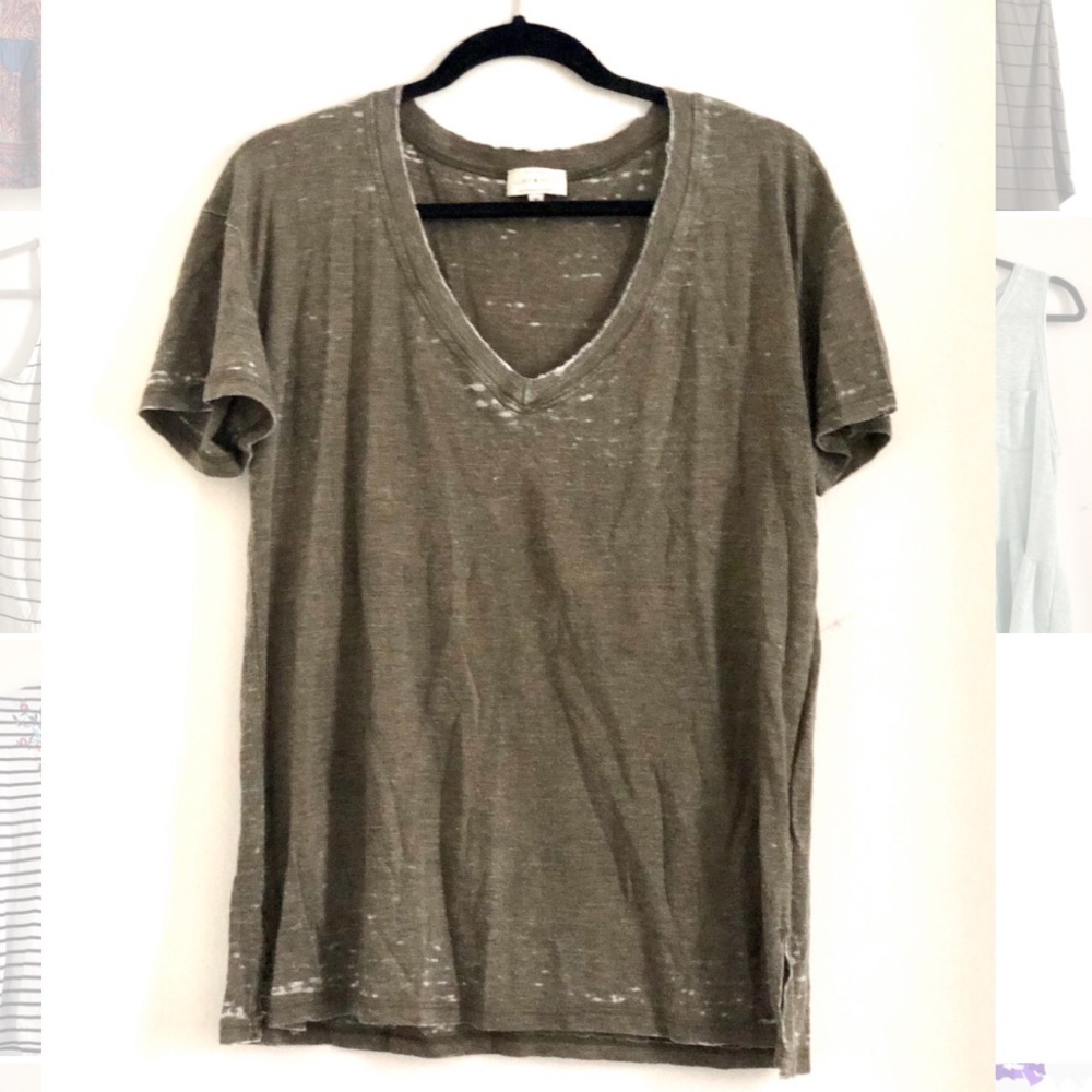 Lucky Brand V-Neck 🍀